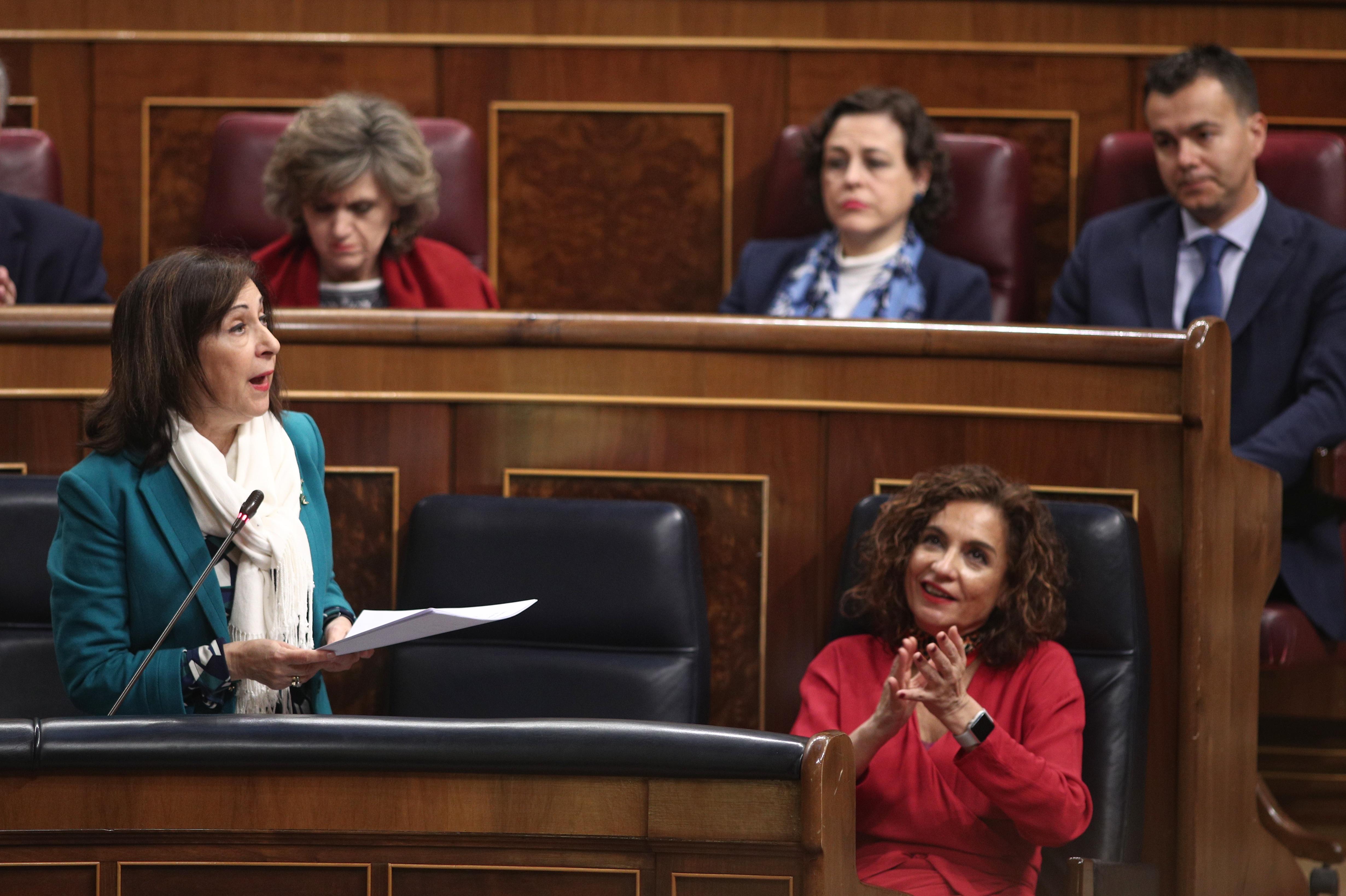 La ministra de Defensa, Margarita Robles, interviene en sesión plenaria en el Congreso de los Diputados