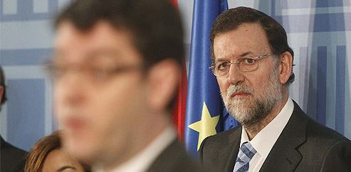 El hombre que 'susurra' en el oído de Rajoy tiene 'colocados' a su gemelo, mujer y cuñada en la Administración... ¡sin complejos!