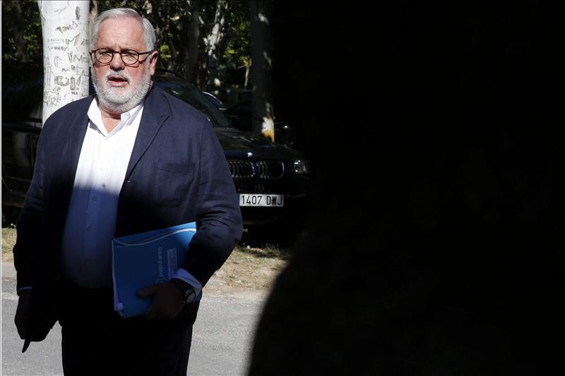 Los negocios petroleros, la primera ‘mancha’ en el curriculum del comisario Cañete