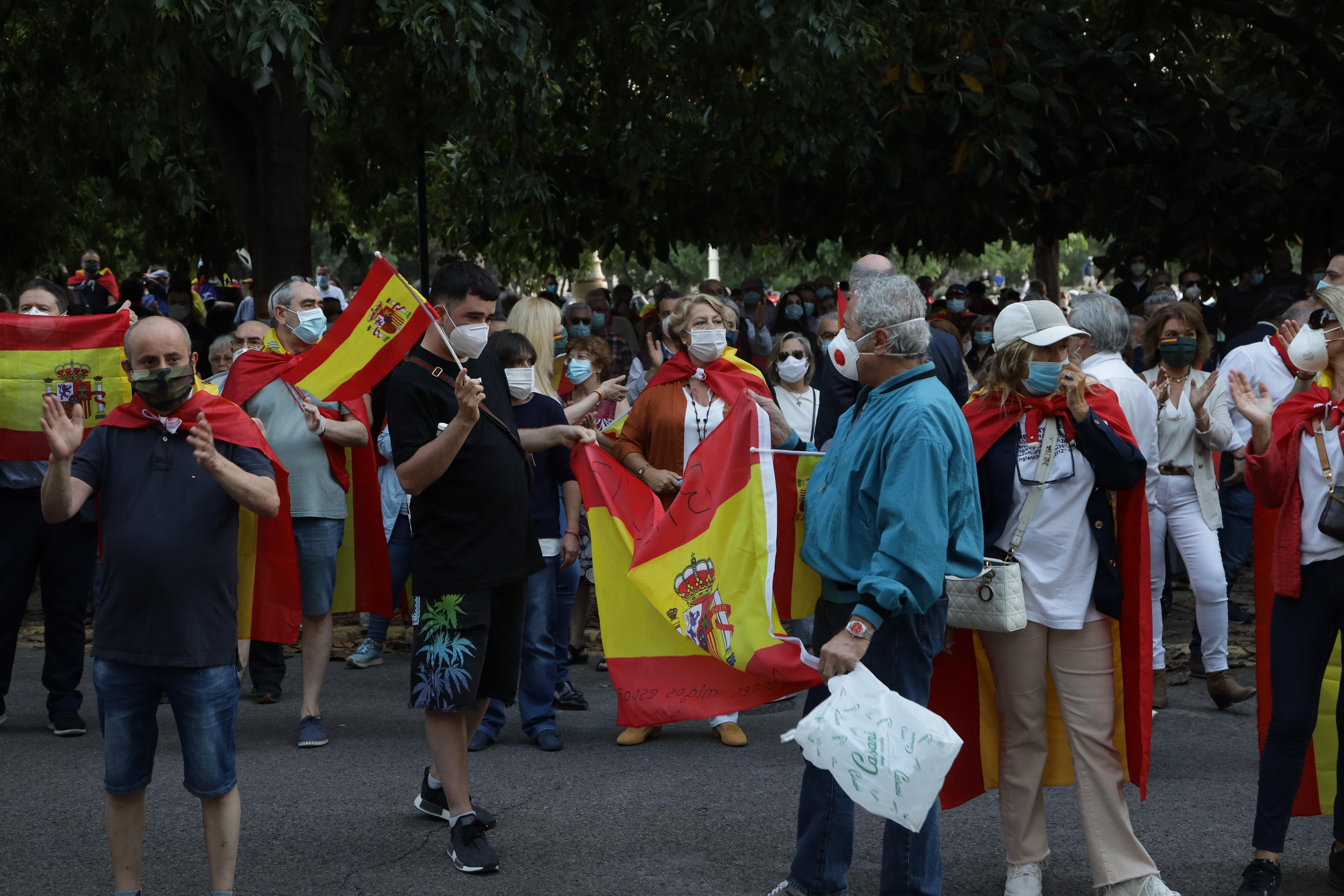 "Mi madre está sedada y se está yendo por el coronavirus. Seguid manifestándoos juntitos"