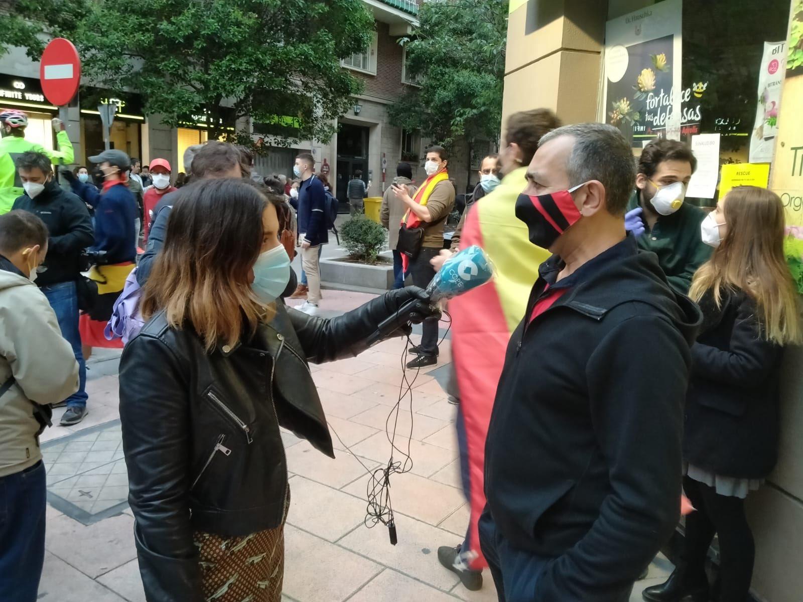 Manuel Andrino, líder nacional de La Falange, se manifiesta en el barrio de Salamanca.