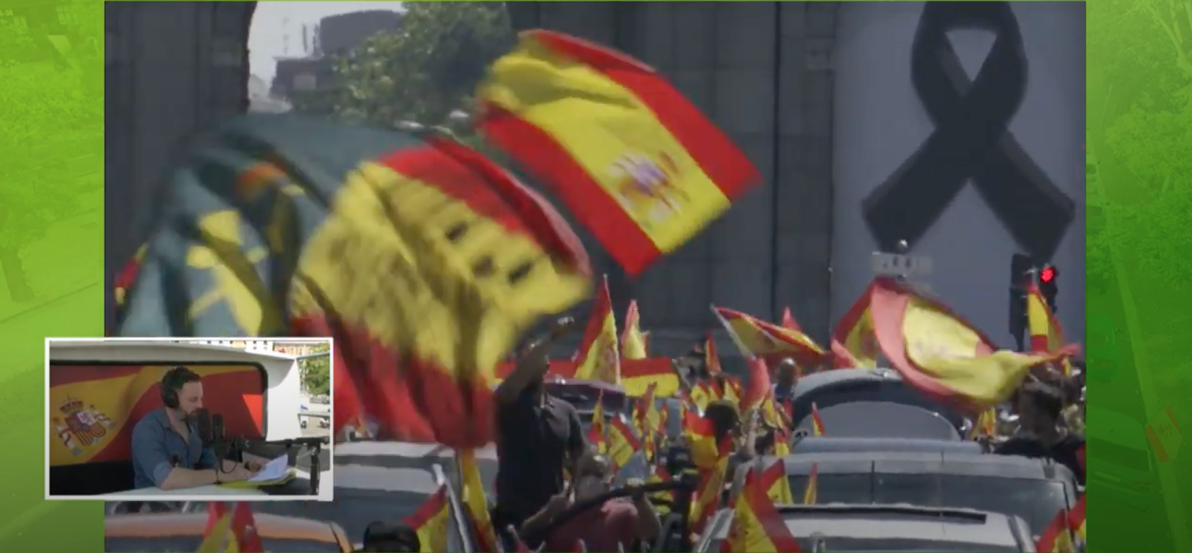 Santiago Abascal habla desde un autobús. Vox