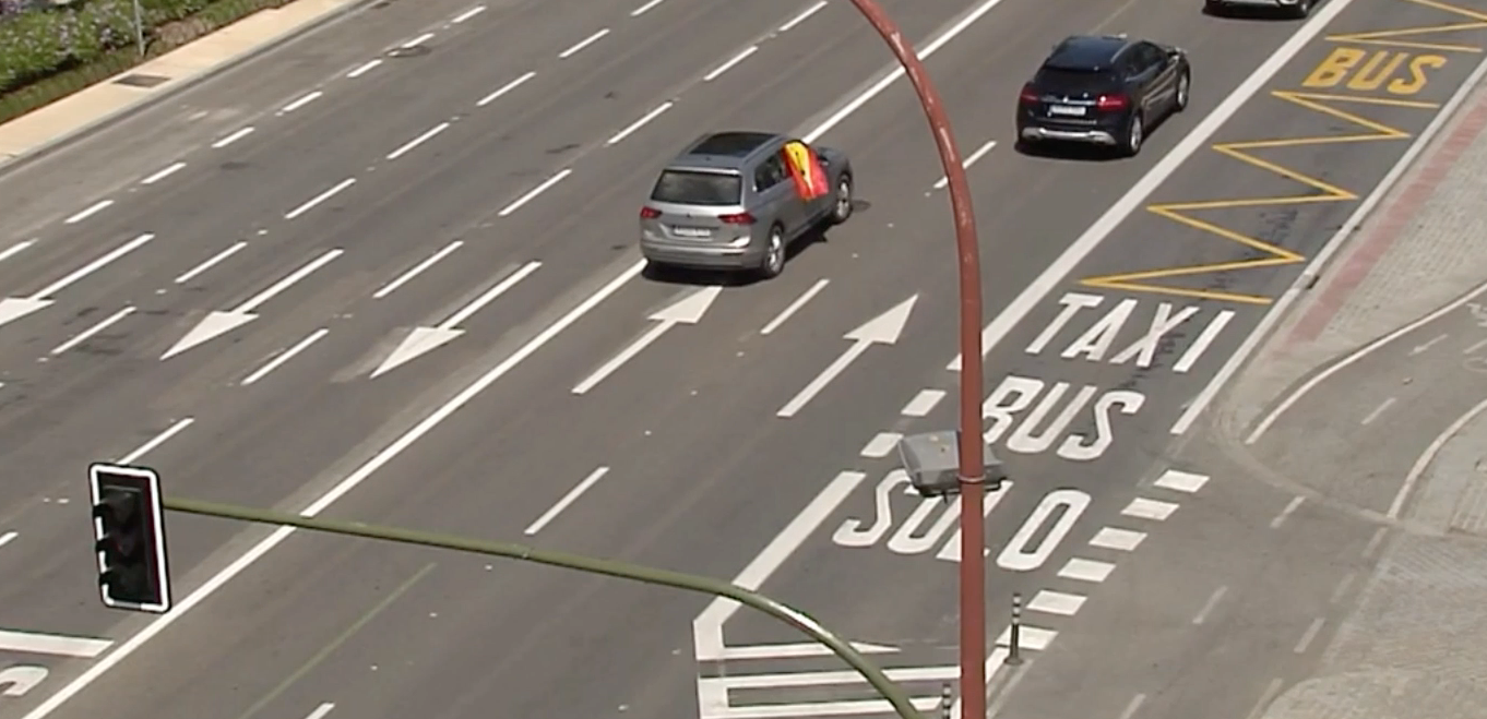 Multa de 200 euros a conductores que abusan del carril izquierdo