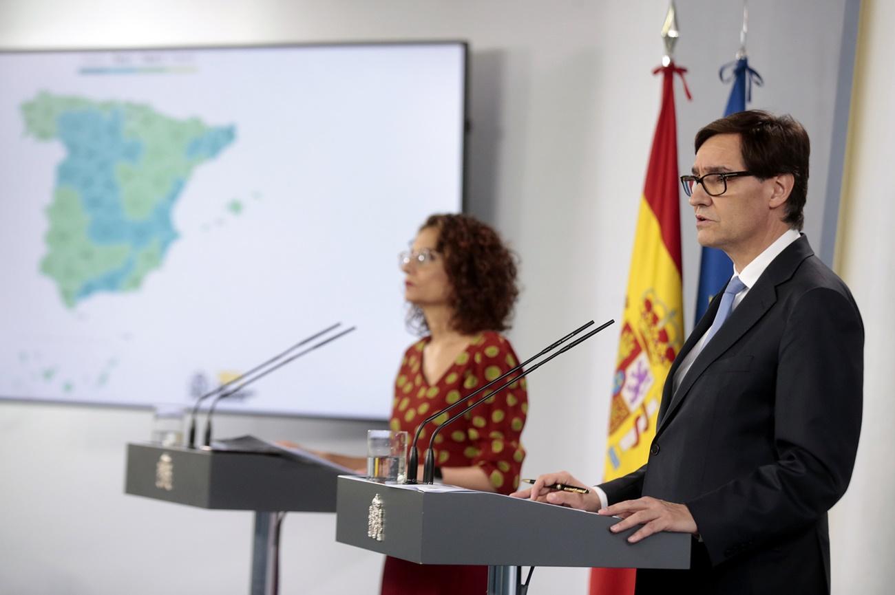 María Jesús Montero y Salvador Illa tras la reunión de presidentes