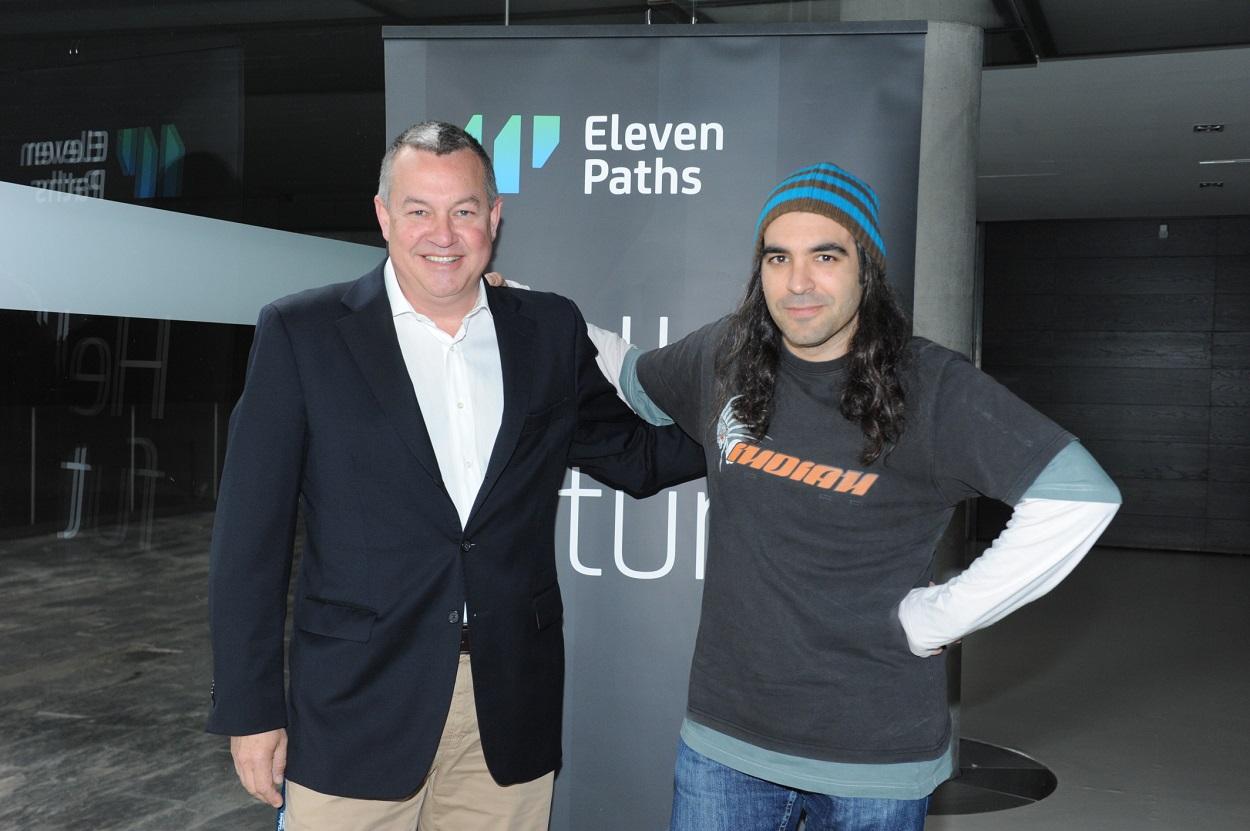 Michael Duncan, CEO de Telefónica Digital Europa, y Chema Alonso, consejero delegado de Eleven Paths, en el momento del lanzamiento