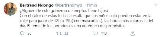 Tuit del asesor de Monasterio sobre los horarios de salida de los niños