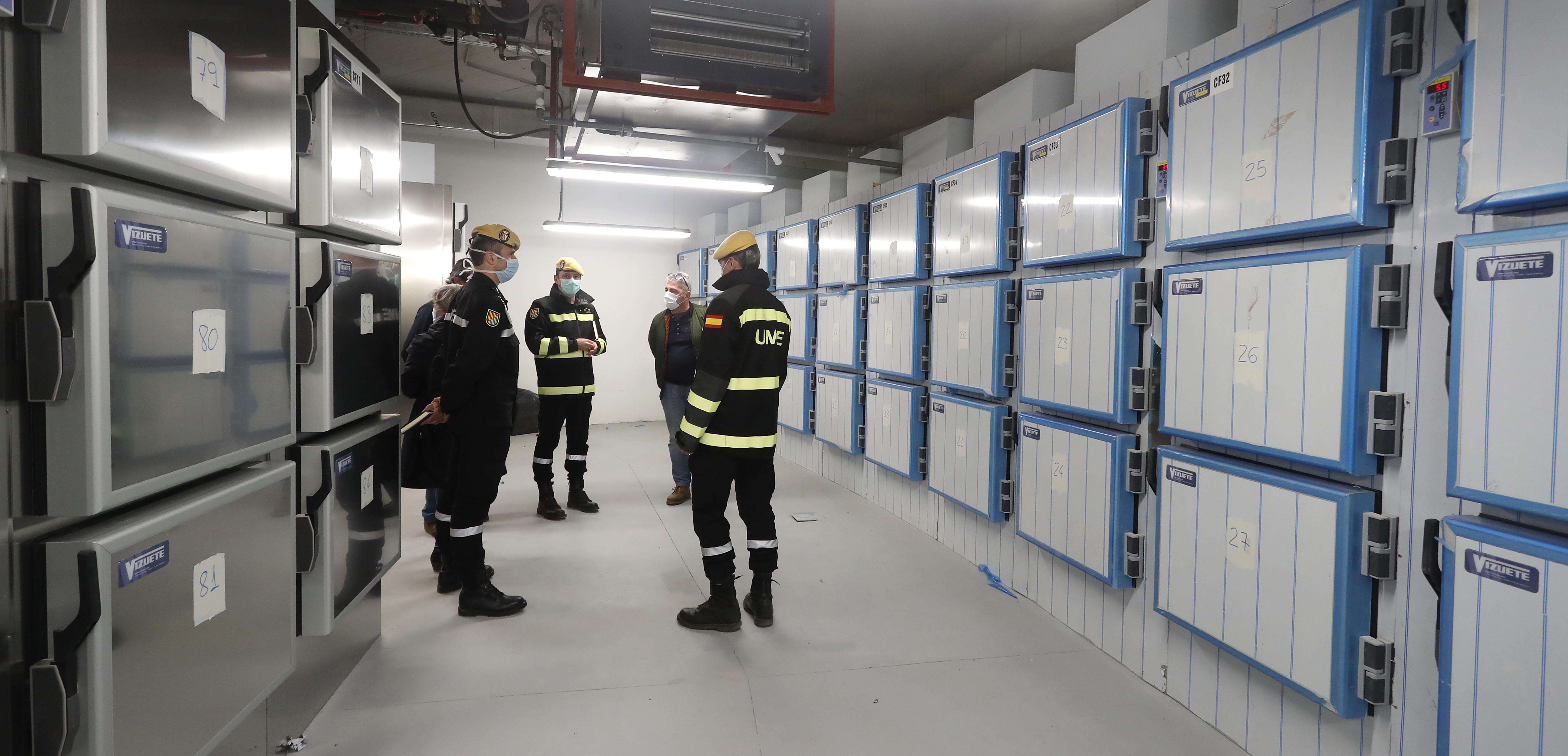 Cámaras funerarias de la improvisada morgue en el Palacio de la Justicia durante la pandemia de coronavirus. EP