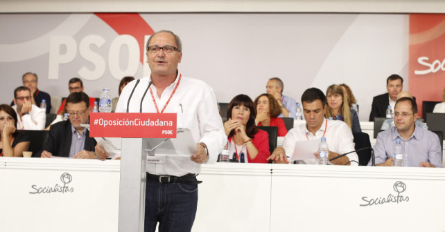 Juan Cornejo, secretario de Organización del PSOE-A, en un Comité Federal.
