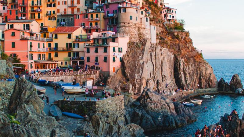 The Cliffs of Cinque Terre, Italia. Fuente Unsplash. 