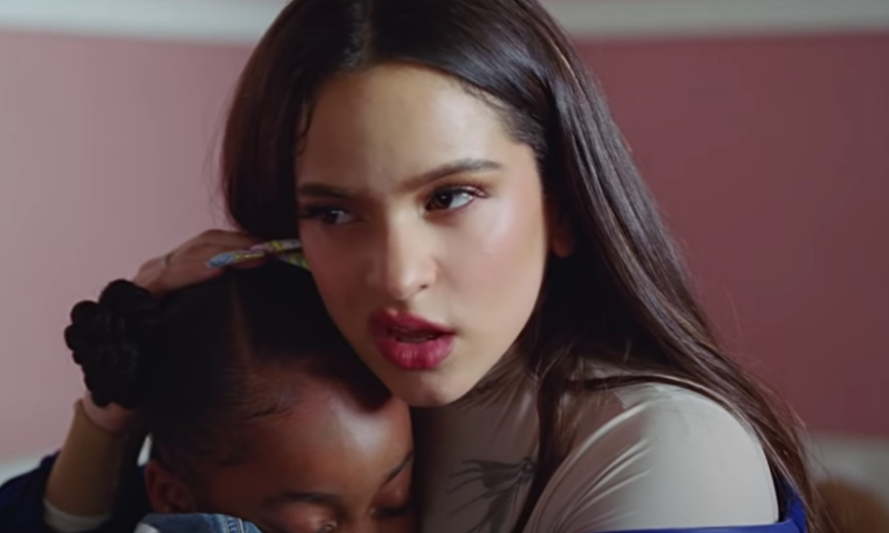 Rosalía en el videoclip de su nueva canción con Travis Scott, TKN