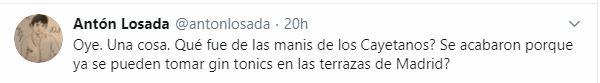 Tuit de Antón Losada en tono irónico preguntándose el motivo por el cual han acabado las caceroladas en Madrid