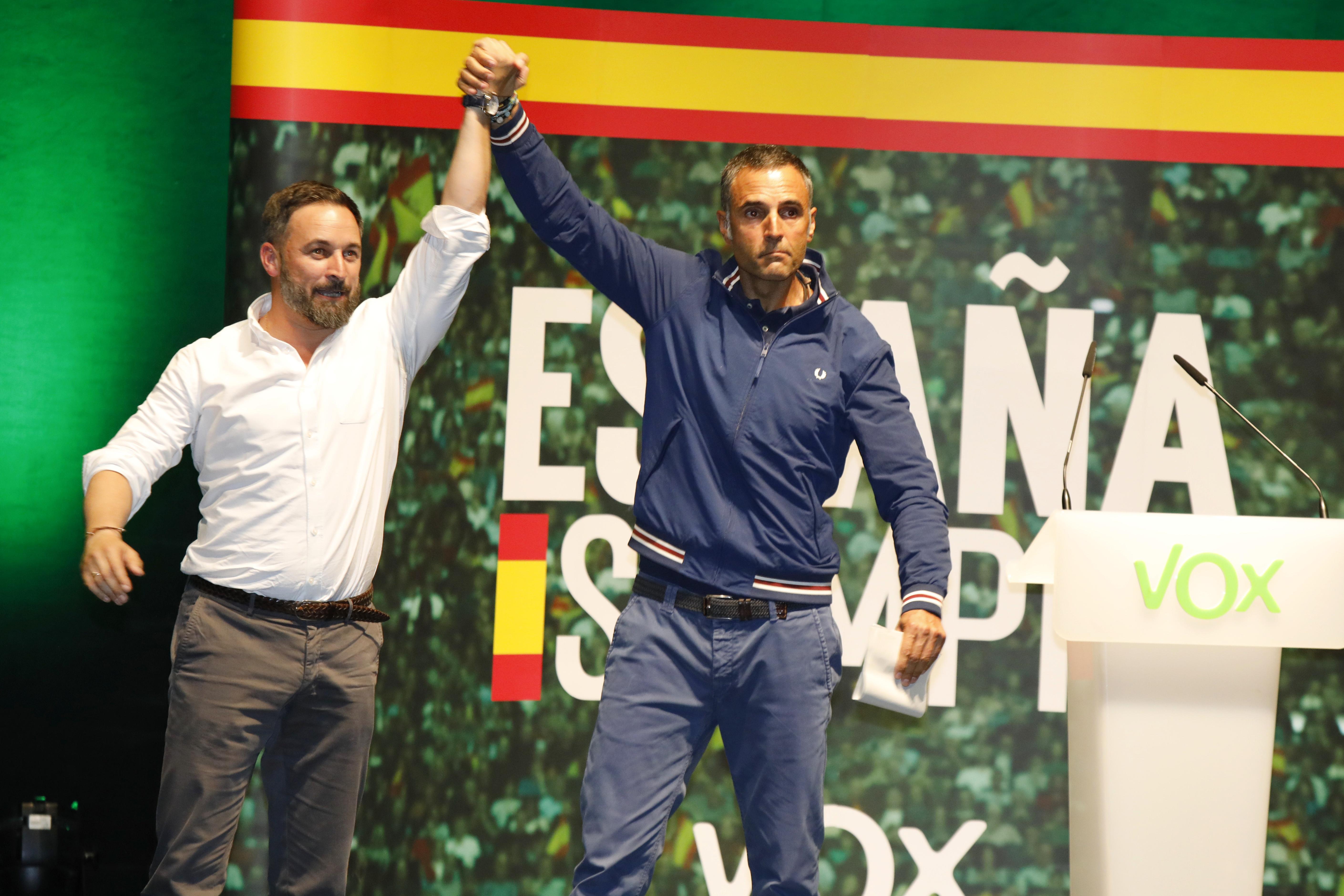 El presidente de Vox, Santiago Abascal, protagoniza un acto público en el Palacio de Congresos de Albacete junto al diputado Rafa Fernández-Lomana