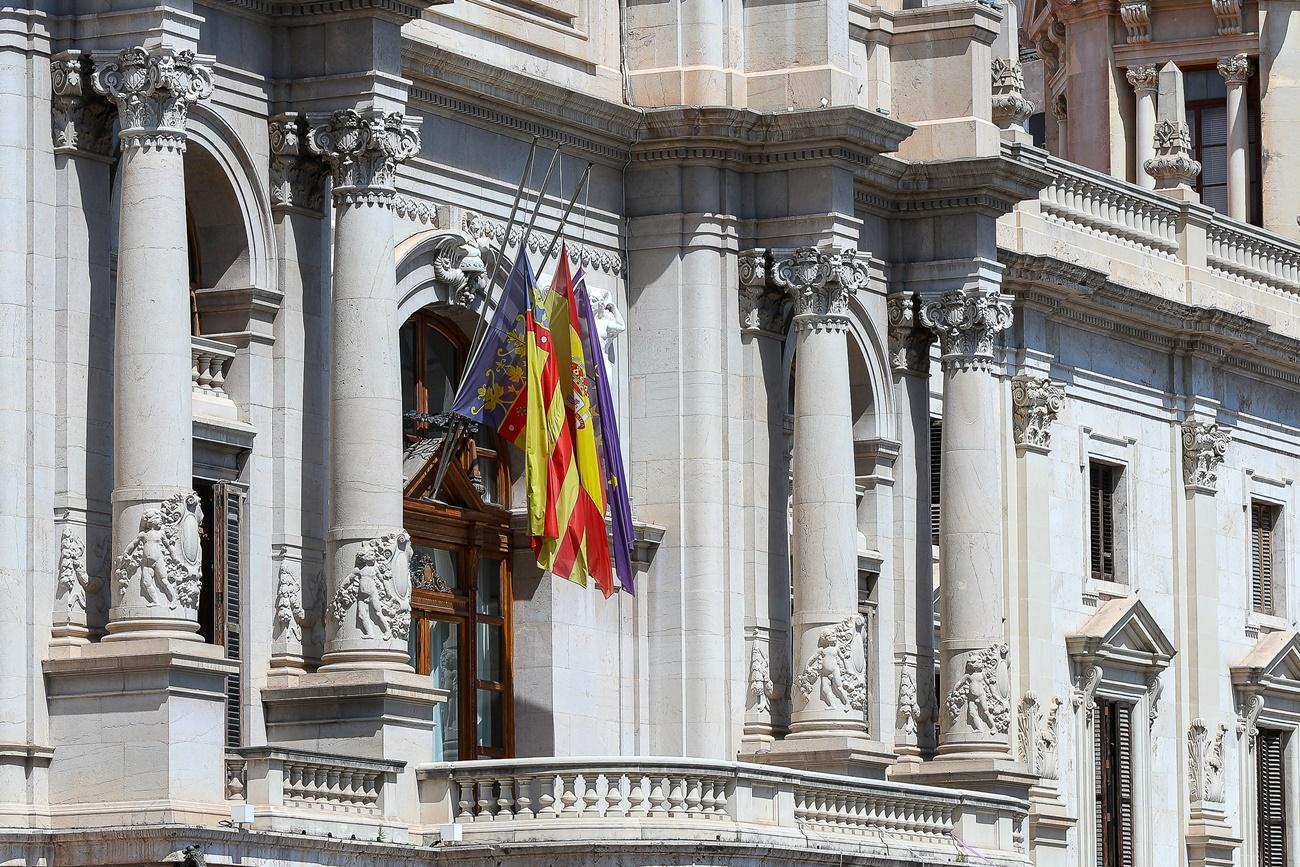 Banderas a media asta durante el luto oficial