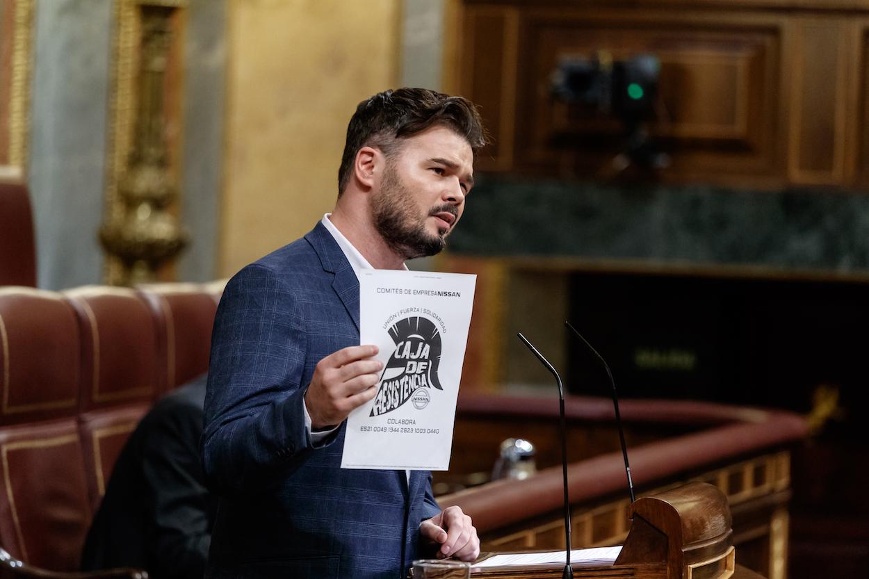 El portavoz de ERC, Gabriel Rufián, interviene desde la tribuna durante la sesión del Congreso en la que se ejerce el control al Gobierno y se trata la sexta prórroga del estado de alarm