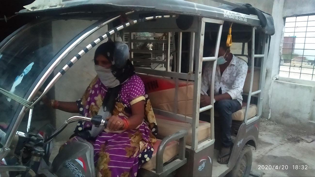 En India, un servicio de e rickshaws dirigido por mujeres proporciona transporte de emergencia de las aldeas a los hospitales