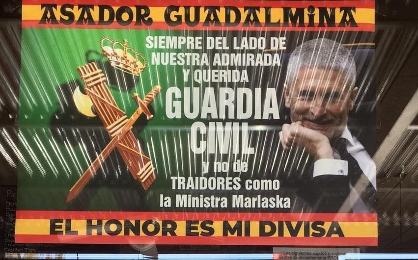 Cartel del Asador Guadalmina contra "la ministra Marlaska"