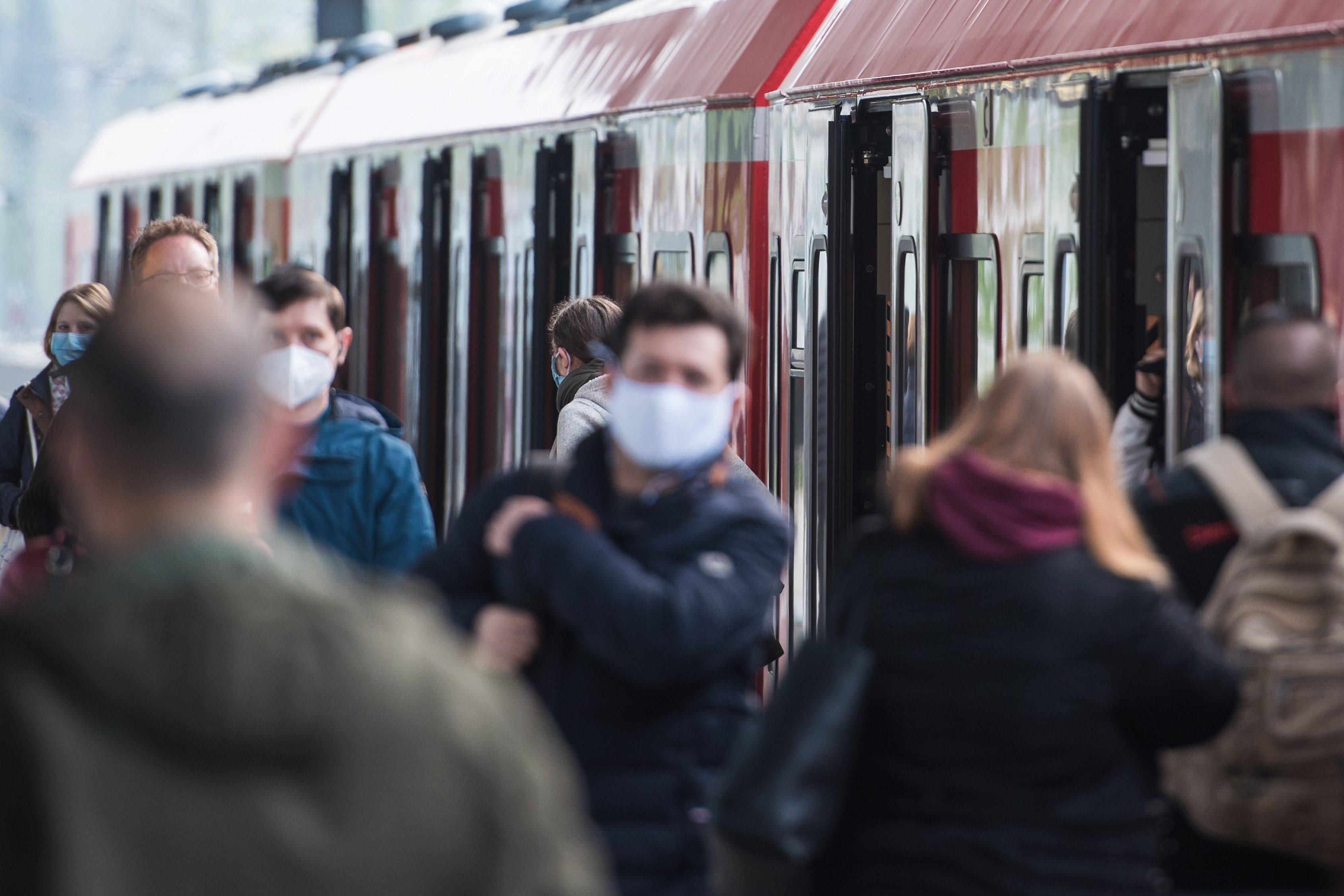 España notifica la mayor cifra de contagios en toda la pandemia: 49.823
