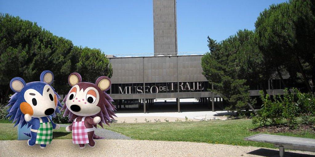 Las Hermanas Pili y Mili de Animal Crossing en el Museo del Traje