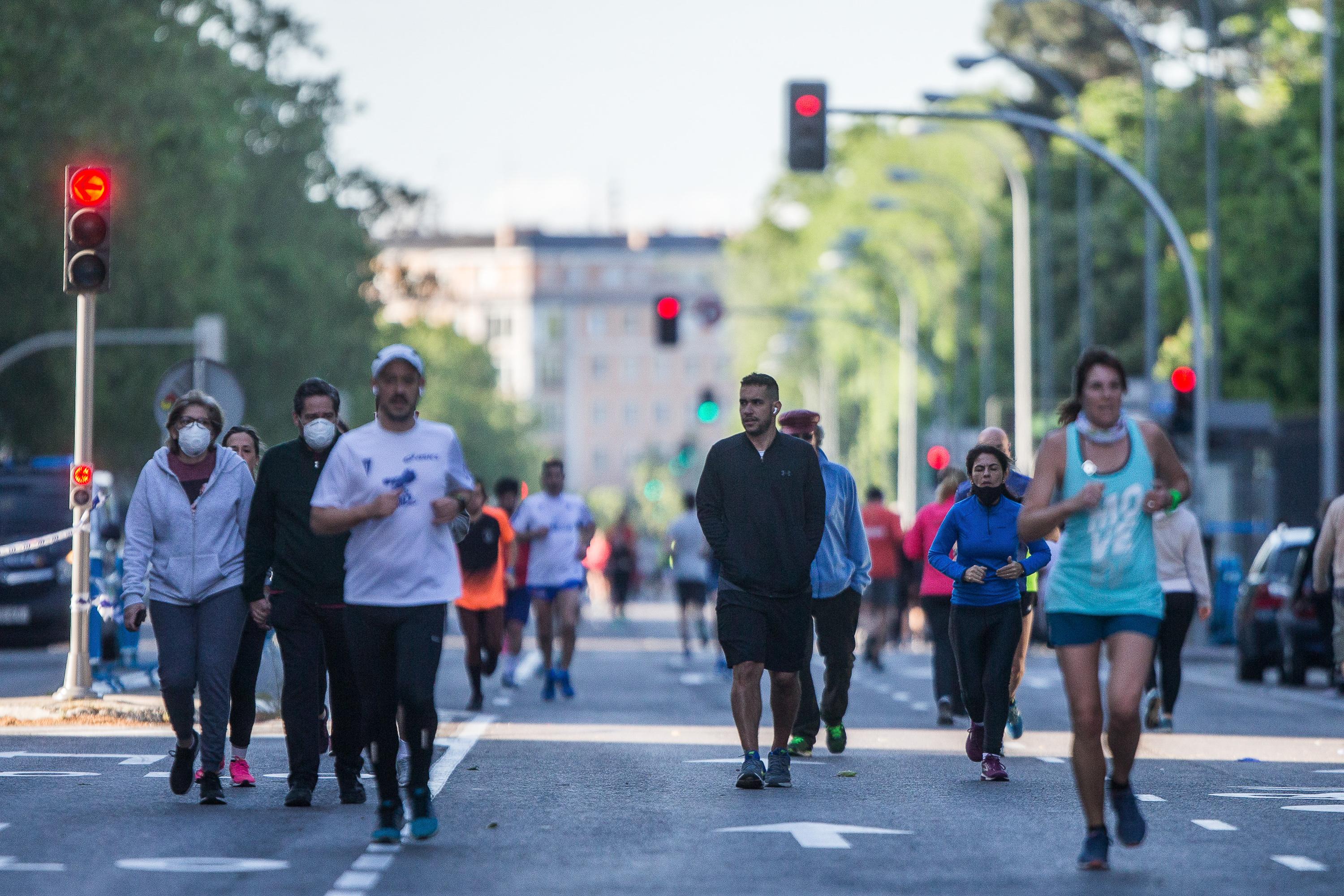 Aglomeraciones de personas haciendo deporte en Madrid durante la desescalada - Europa Press