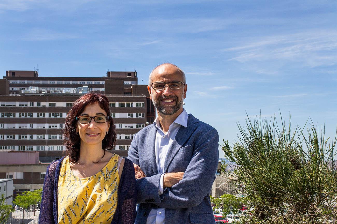 Mª Carmen Puertas, investigadora de IrsiCaixa y Javier Martínez Picado, investigador ICREA en IrsiCaixa, son los responsables del estudio sobre primer caso de VIH resistente  a todas las combinaciones de tratamientos antirretrovirales