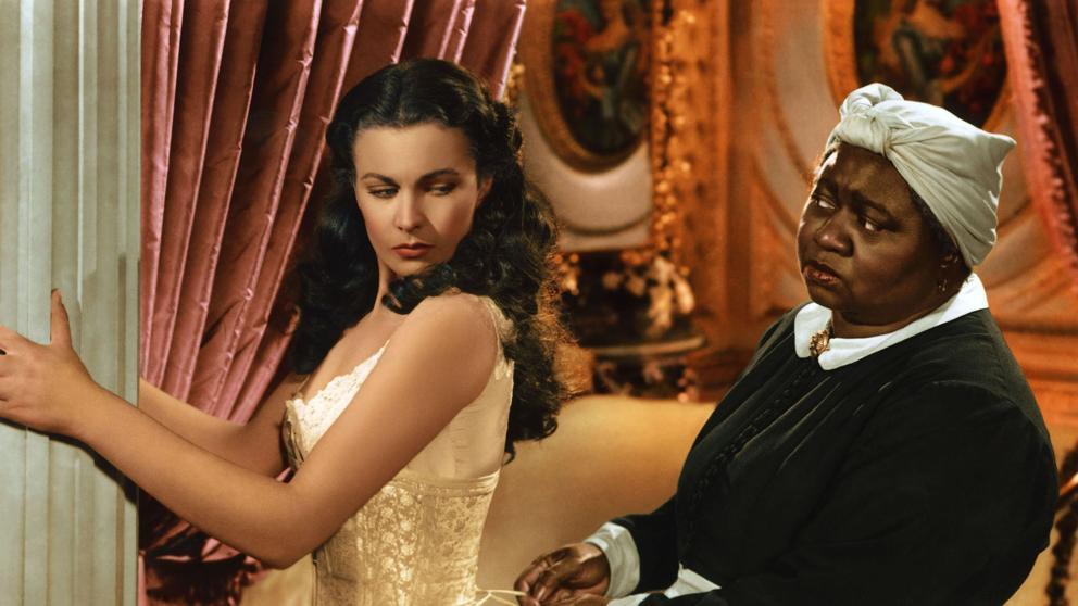 Hattie McDaniel interpreta a ‘Mammy’ junto a Vivien Leigh en un famoso momento de Lo que el viento se llevó