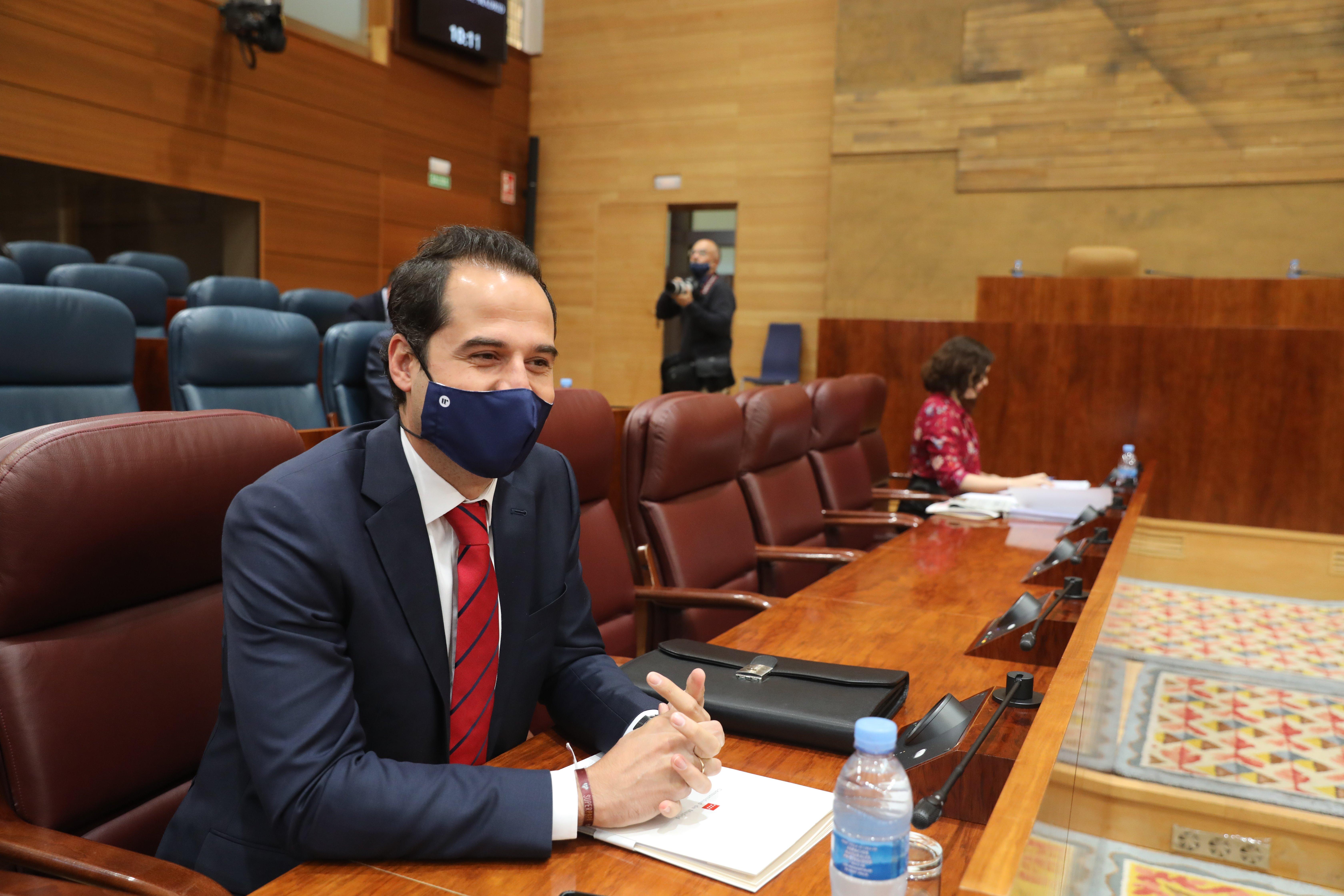 El vicepresidente de la Comunidad de Madrid, Ignacio Aguado, durante un pleno en la Asamblea de Madrid. Fuente: Europa Press.