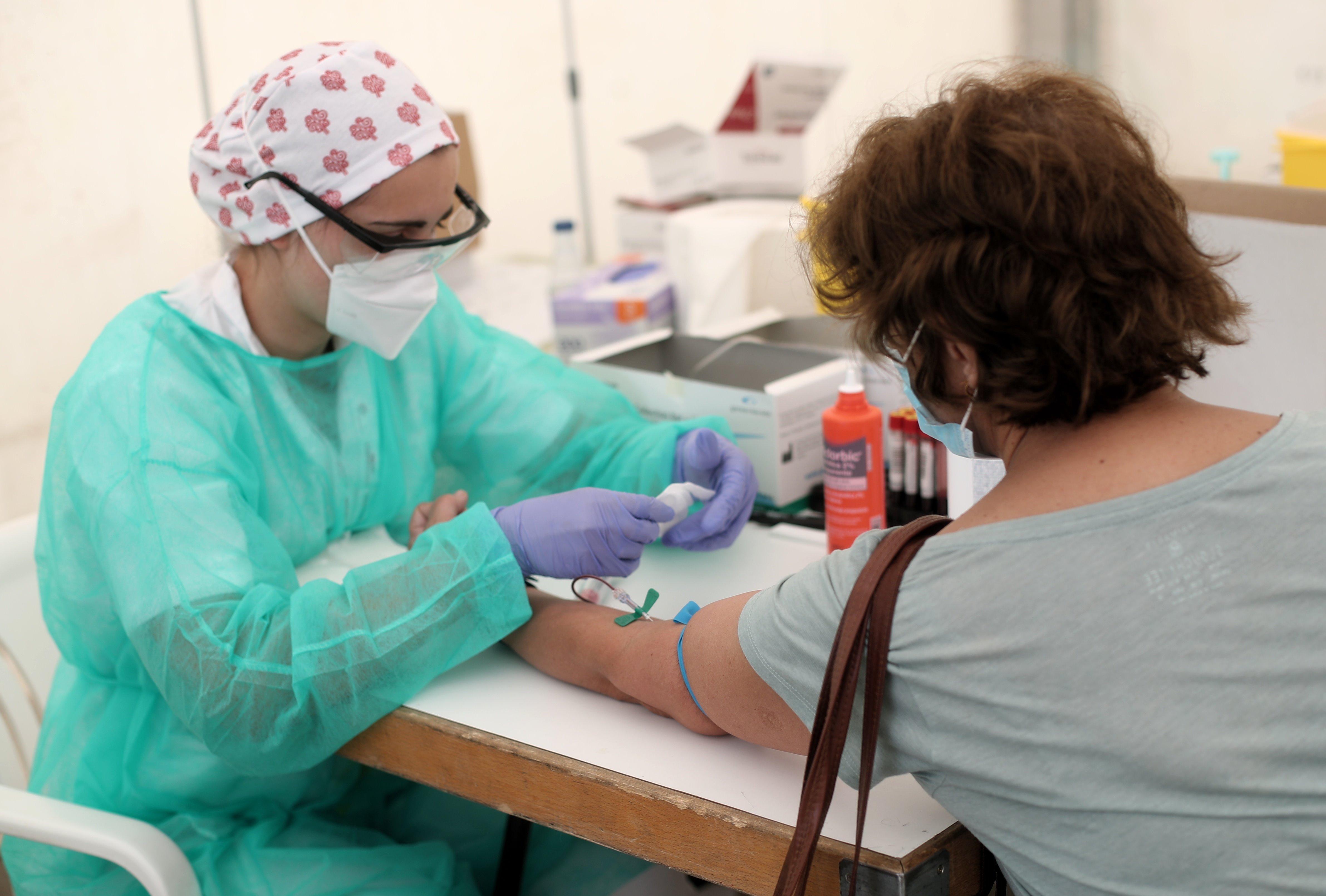 Sanidad notifica 20.986 nuevos contagios. EP