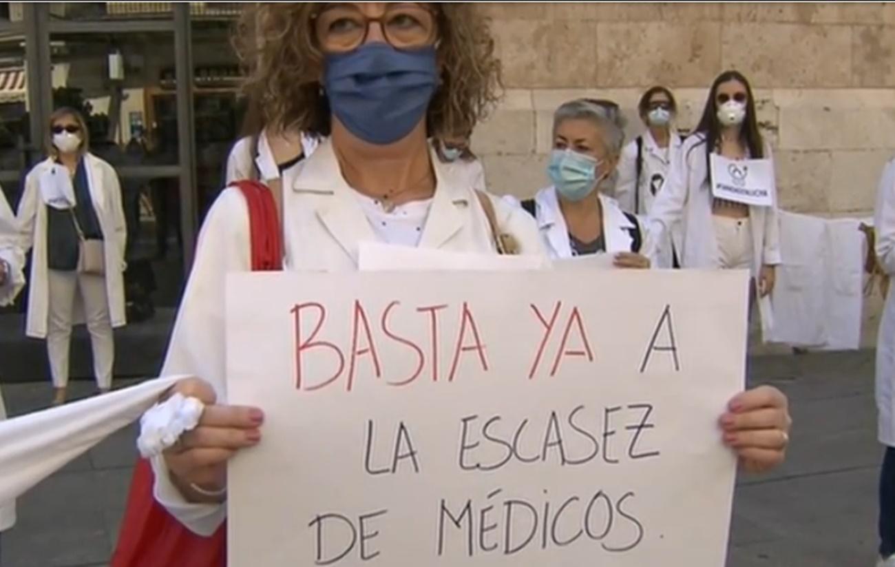 Médicos de toda España se manifiestan para exigir más recursos