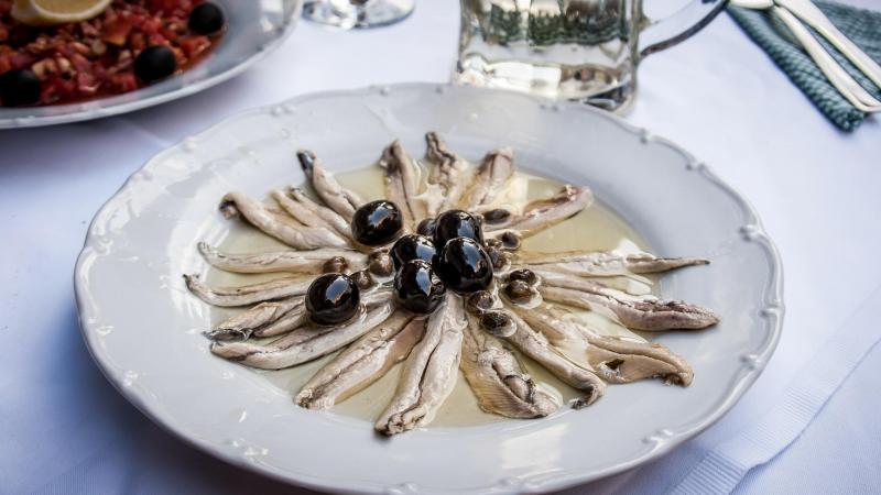 Anchoas es una tapa que nos pueden servir en Valencia