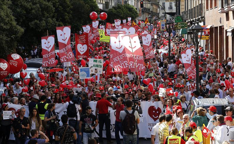 Los antiabortistas le dan un ultimátum a Rajoy: "Habrá castigo en las urnas"