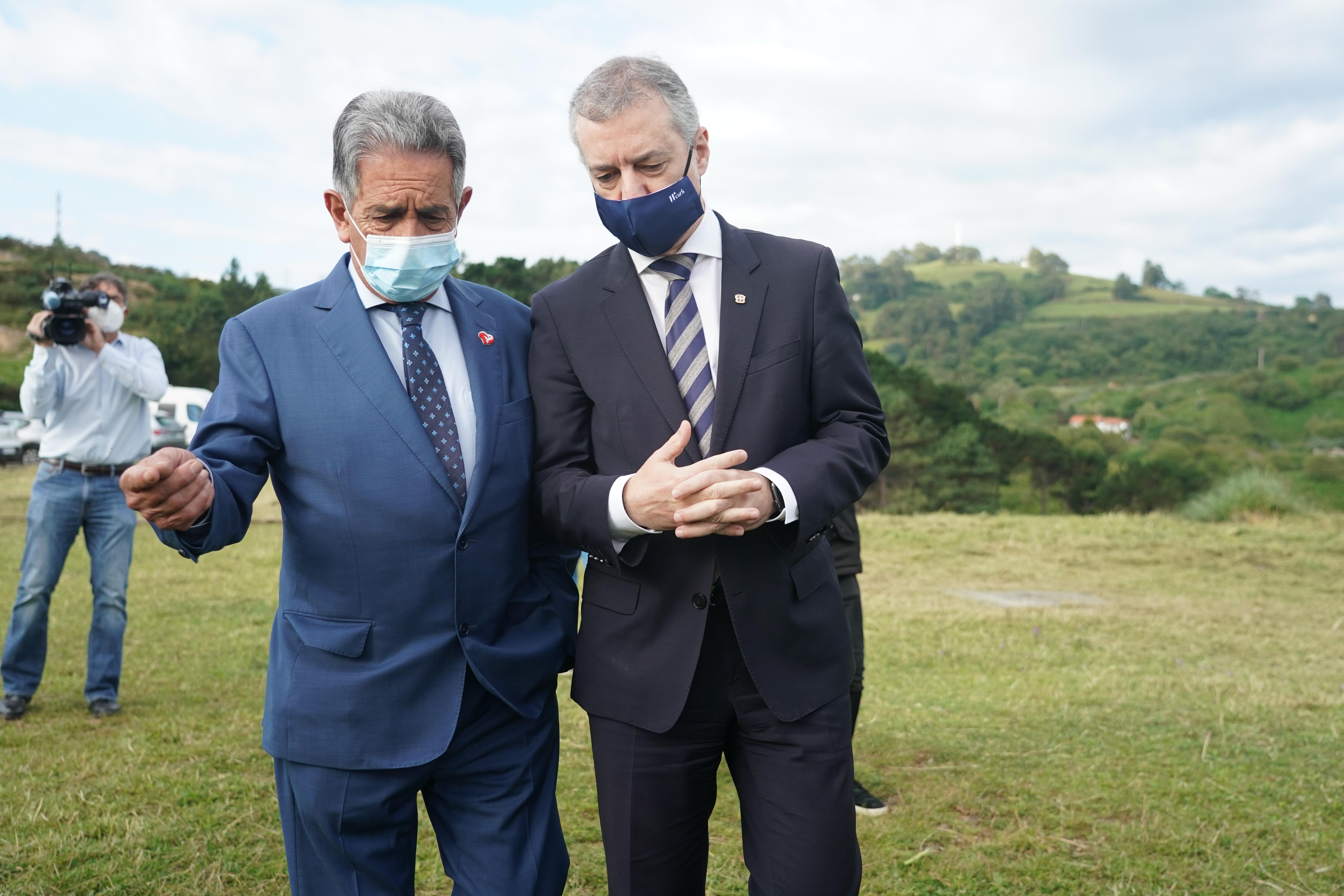 El presidente de Cantabria, Miguel Ángel Revilla, junto al lehendakari, Iñigo Urkullu / EuropaPress