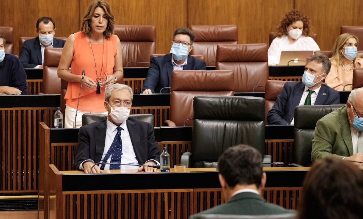 Susana Díaz, ayer en la 'sesión sin control' del Parlamento andaluz.