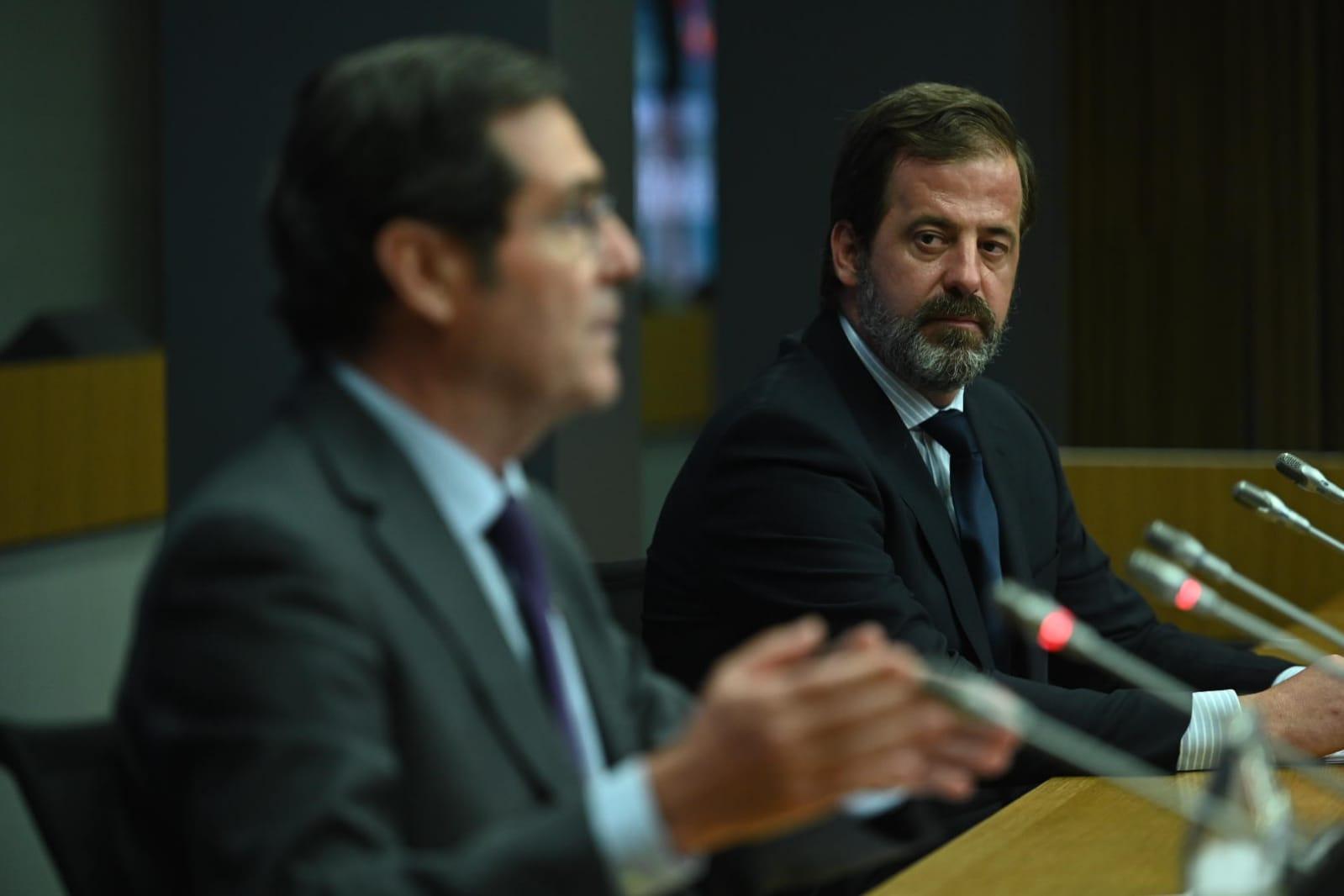 Carlos Rus, presidente de ASPE y Antonio Garamendi, presidente de la CEOE durante la cumbre de este lunes - David Mudarra