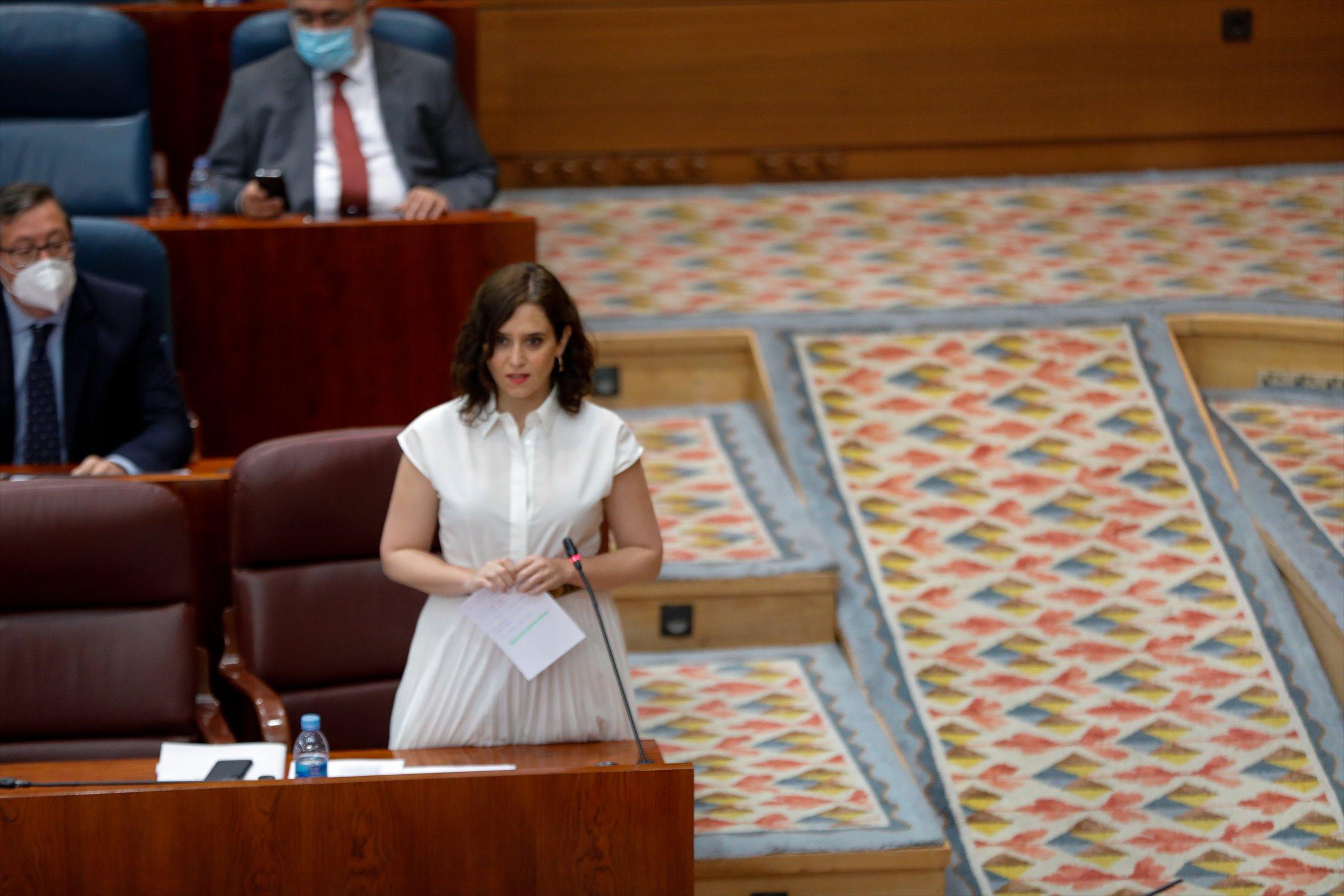 La presidenta de la Comunidad de Madrid, Isabel Díaz Ayuso, durante el pleno de la Asamblea de Madrid. Fuente: Europa Press.