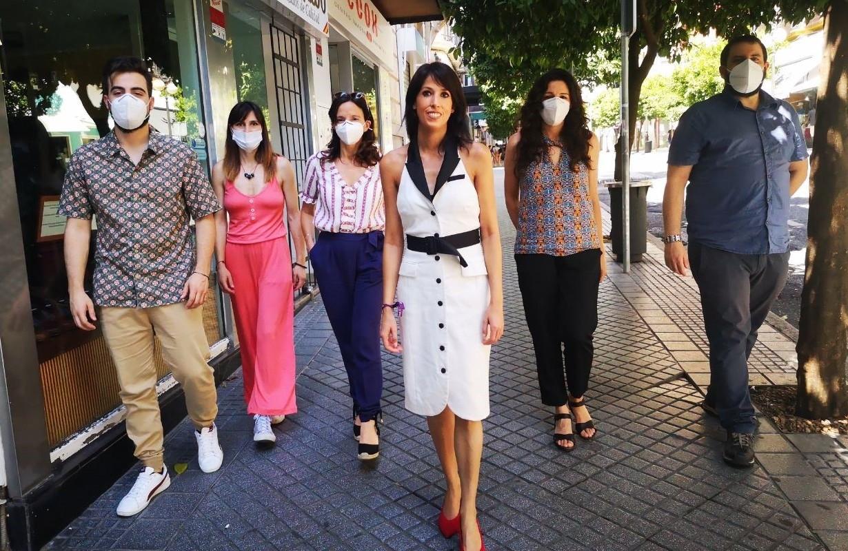 Martina Velarde, junto a compañeros de Podemos Andalucía.