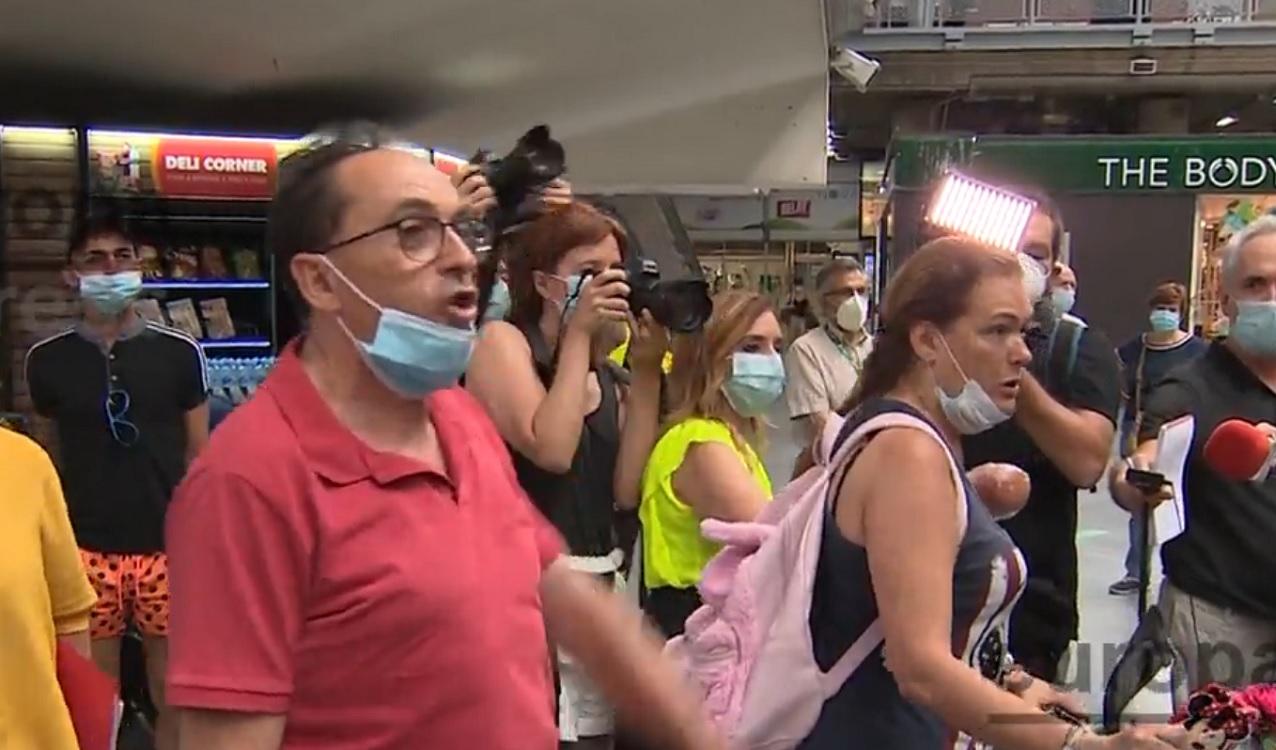 Comerciantes increpan al ministro Ábalos en un acto en Atocha (Madrid)