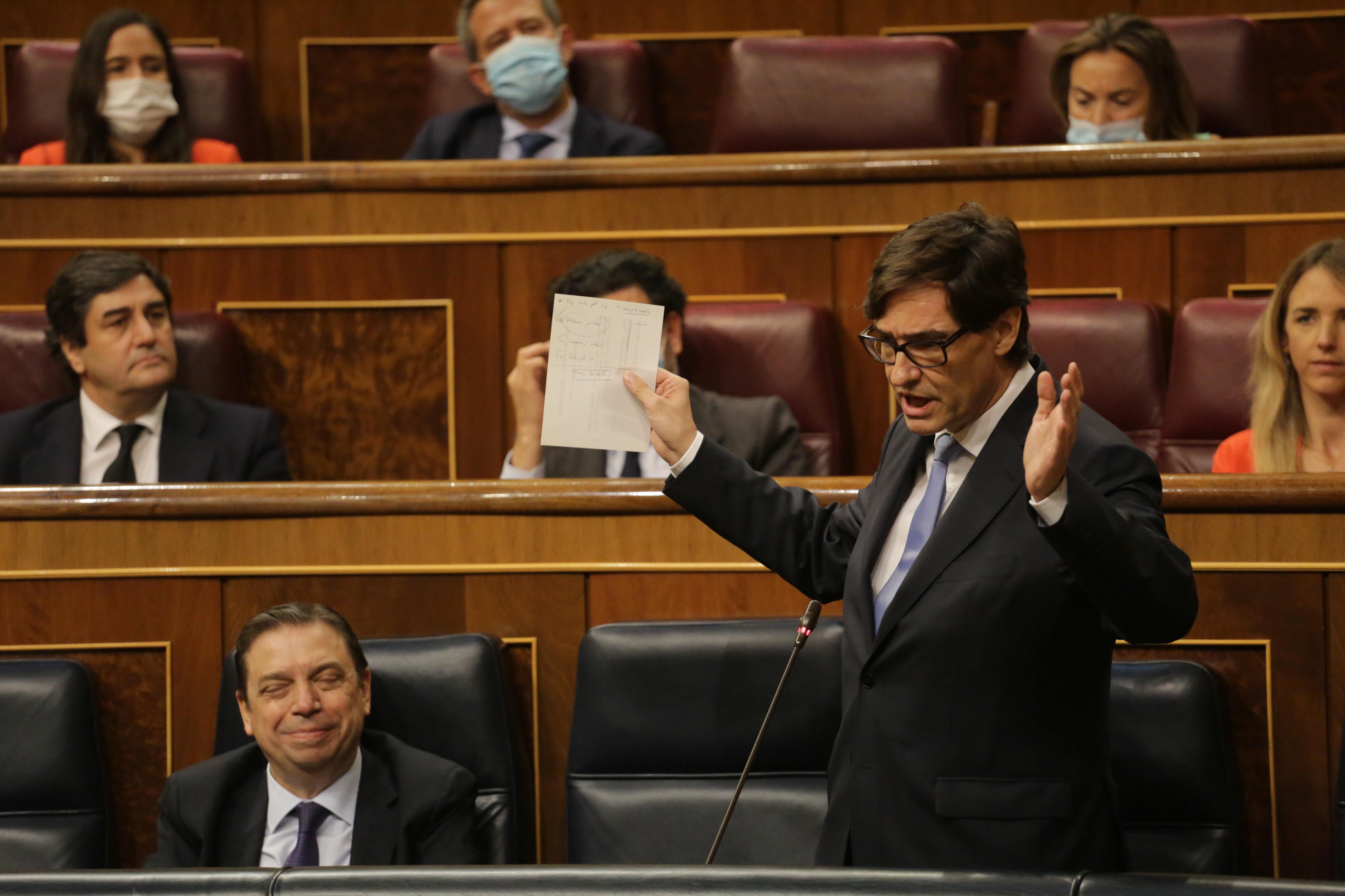 Salvador Illa durante una sesión de control en el Congreso. EP