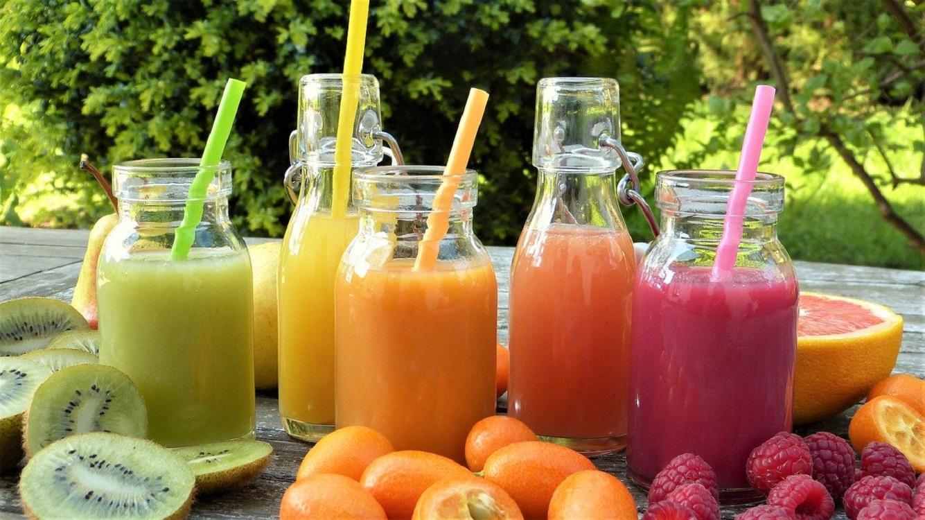 Los batidos y smoothies son una buena opción para refrescarse en verano