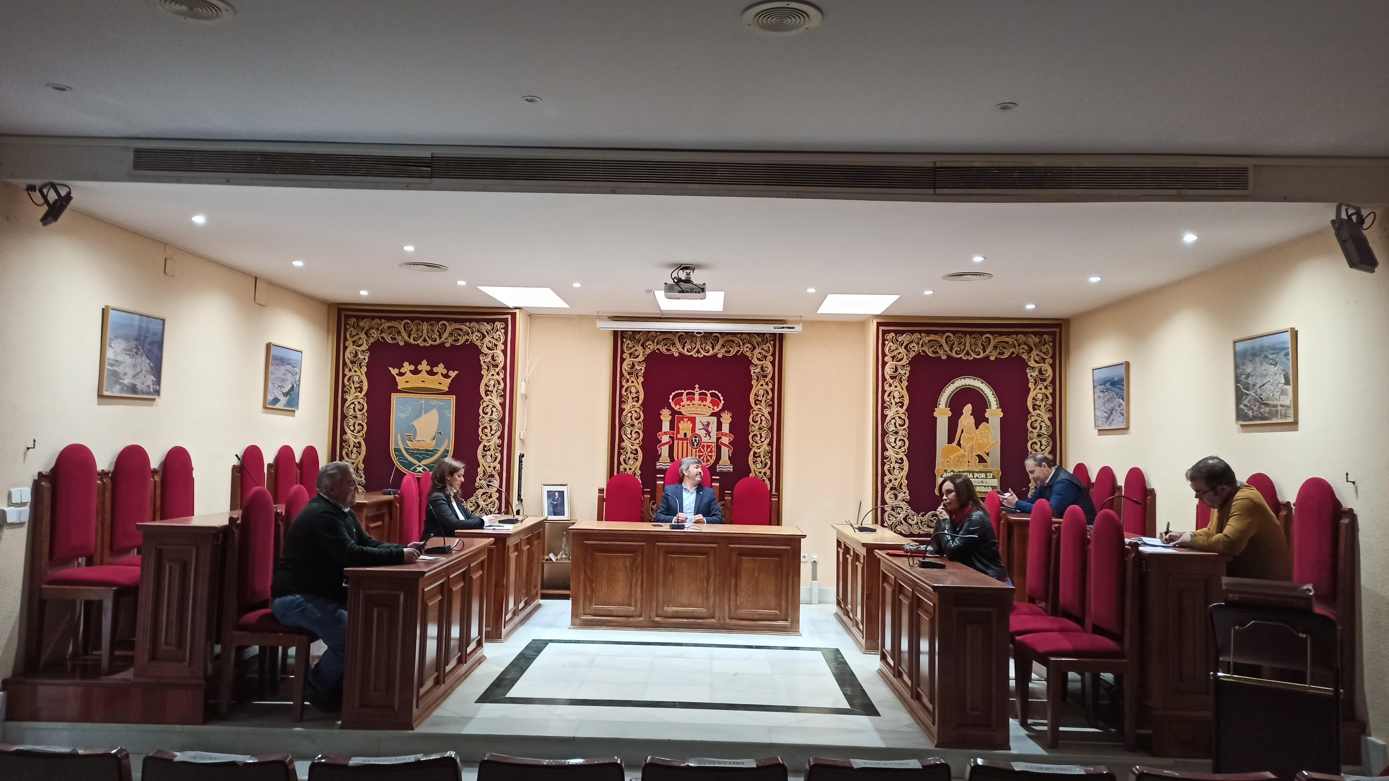 Comisión de seguimiento en el Ayuntamiento de Coria (Sevila) R