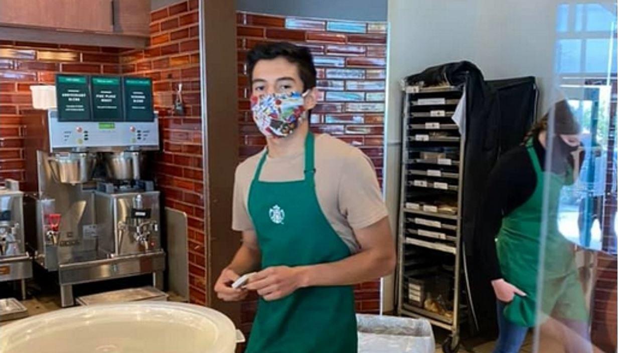 El camarero de 'Starbucks' Lenin Gutierrez / Facebook