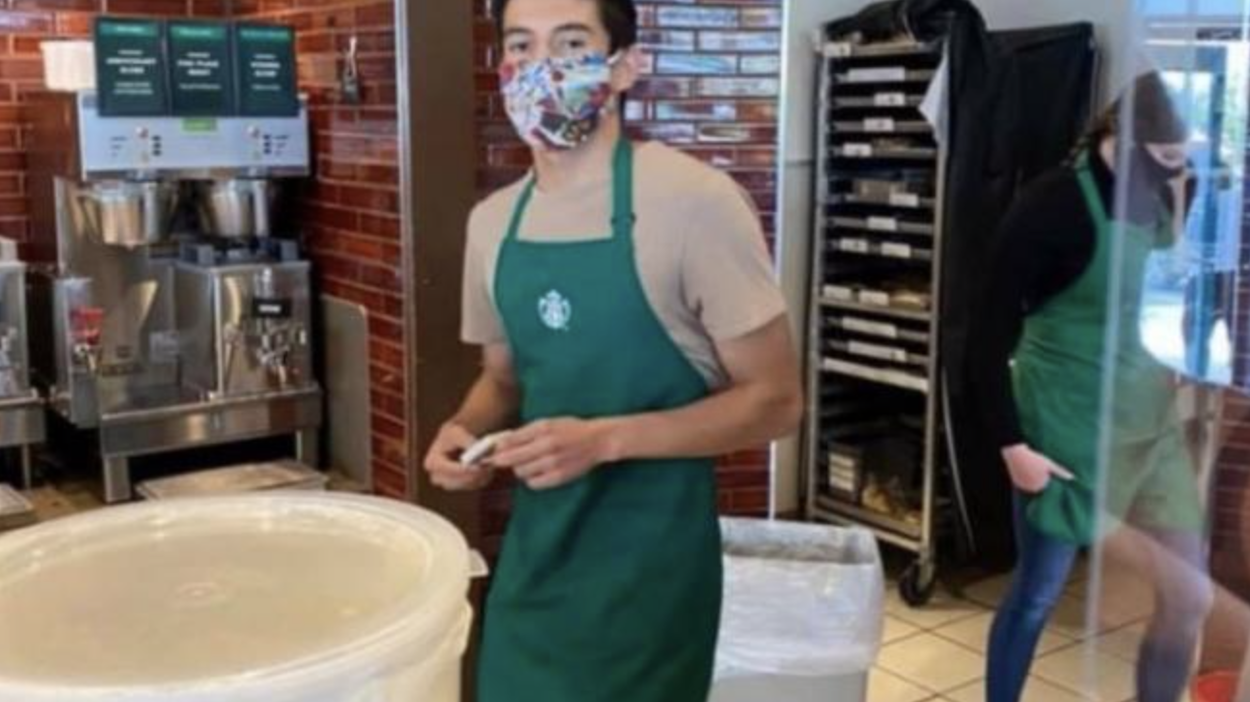 Lenin Gutierrez, el camarero de Starbucks que lleva 75.000 dólares en propinas