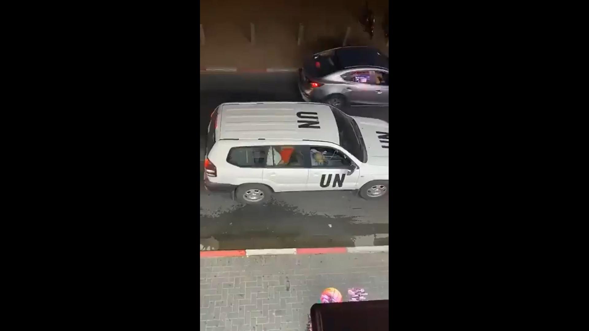 Una pareja practica sexo en un vehículo oficial de la ONU / Twitter