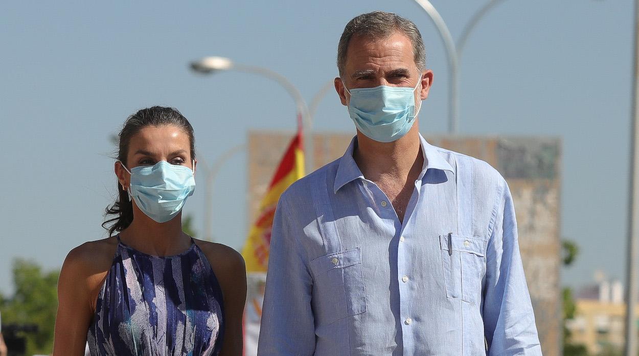 Los Reyes de España visitan el Centro Cívico El Esqueleto, en el Polígono Sur de Sevilla. MARÍA JSOÉ LÓPEZ/EP