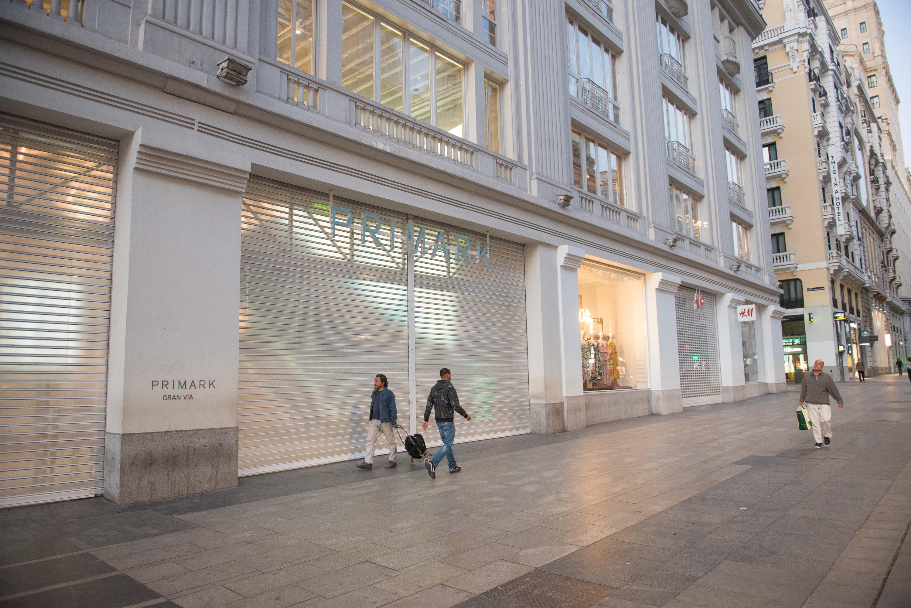 Tienda de Primark cerrada durante el estado de alarma en Gran Vía (Madrid) - Europa Press
