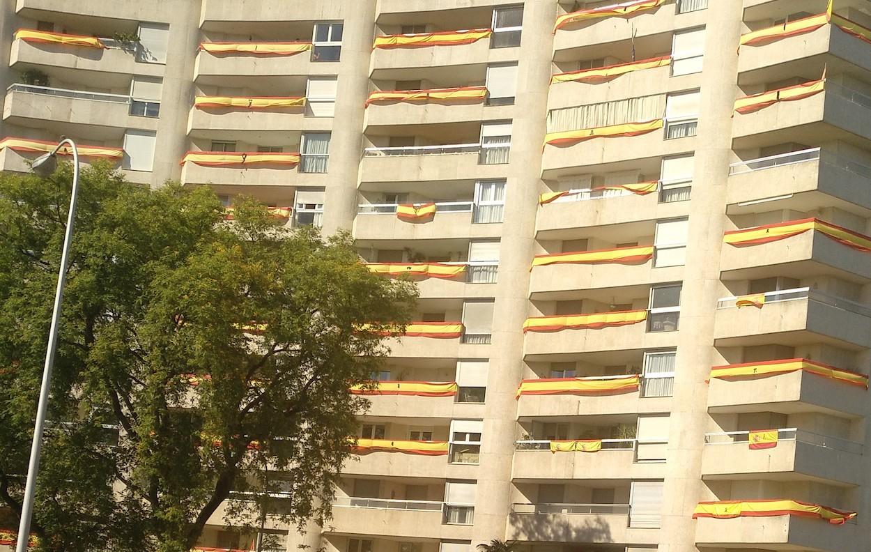 Imagen tomada esta semana del edificio 'nacional' de la glorieta de las Cigarreras, en Sevilla.