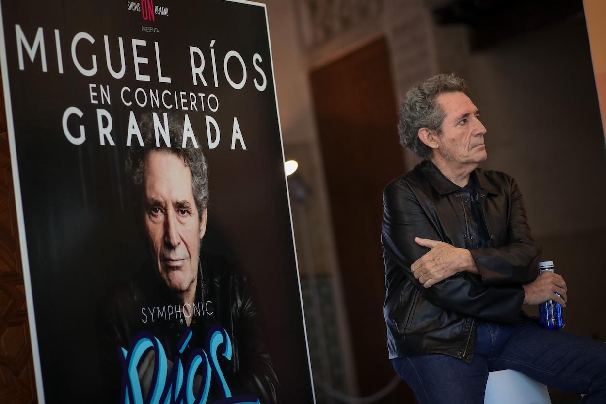 Miguel Ríos durante la presentación de un concierto
