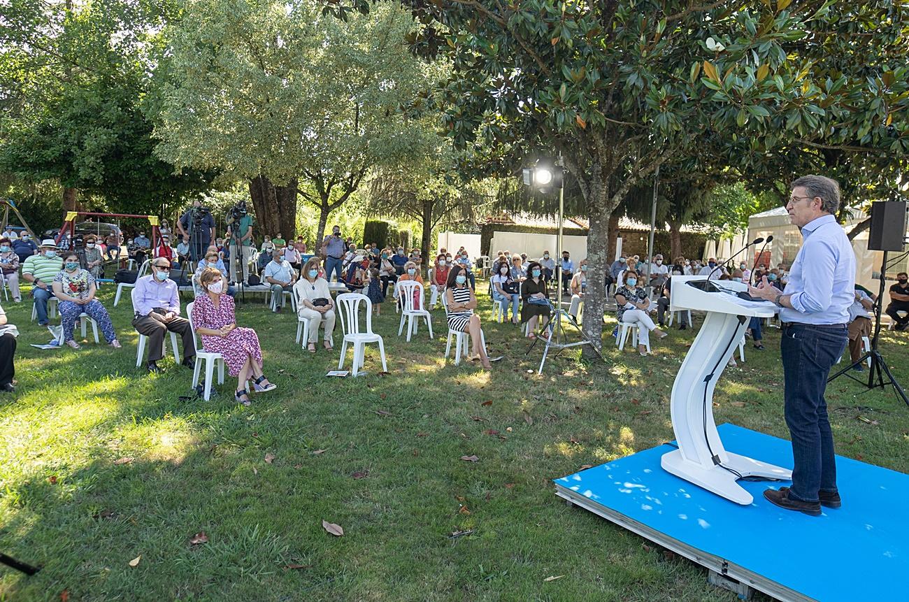 Feijóo en el mitin de Ponteareas (Pontevedra) donde animó a los mayores a votar (Foto: PPdeG).