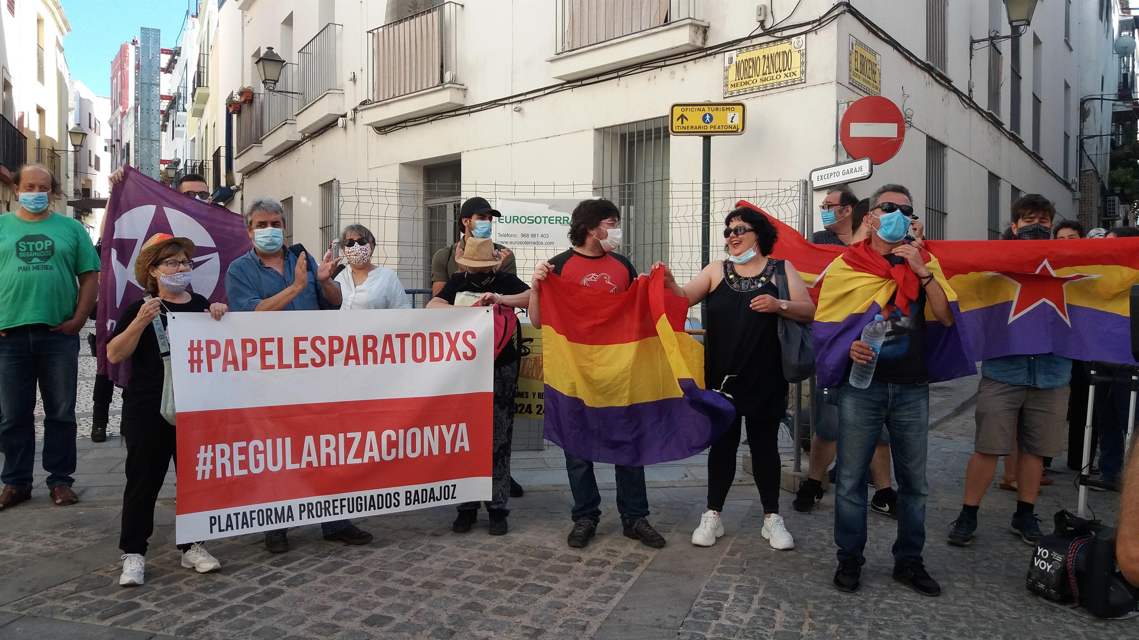 Colectivos antimonárquicos protestan en Badajoz con motivo de la visita del Rey Felipe VI