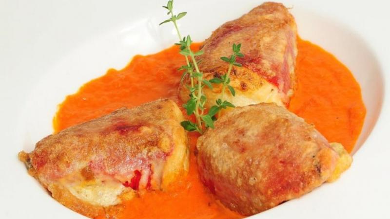 Pimientos rellenos de bacalao, plato típico de Navarra.