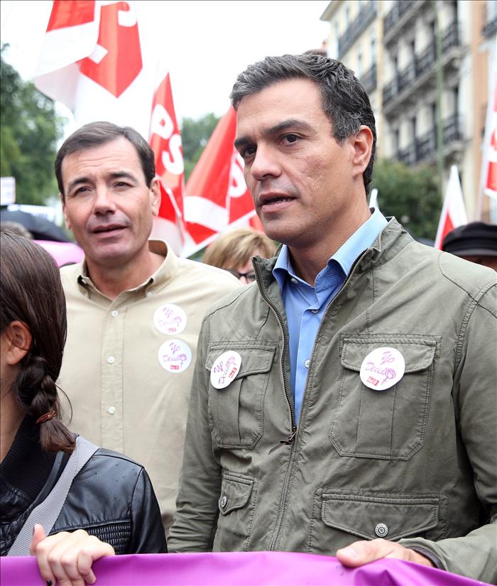 Sánchez: "Frente al ruido de recursos entre Rajoy y Mas, una mayoría quiere renovar el marco de convivencia"